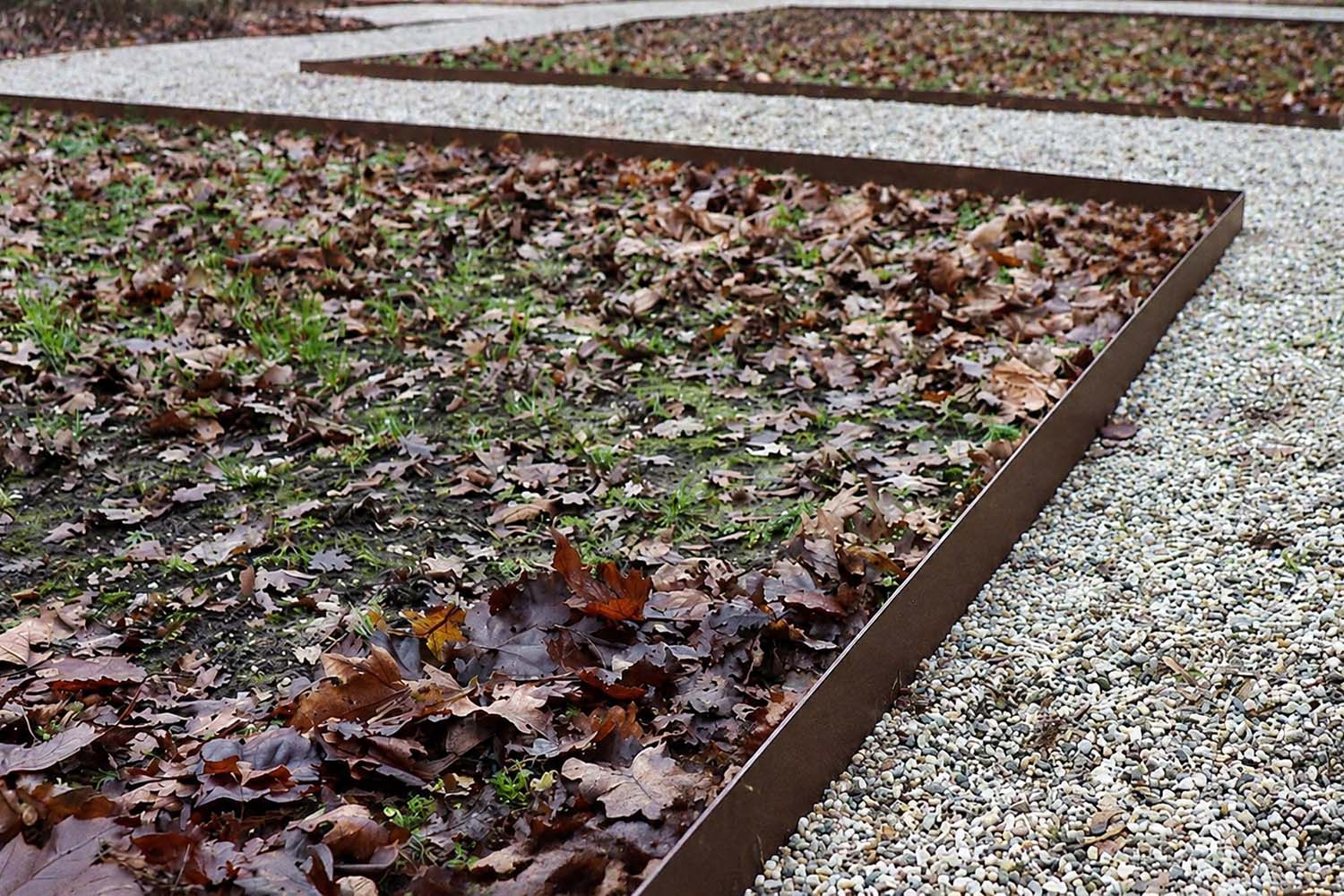 Moderne strakke duurzame cortenstalen borderranden van R&A Buitenleven