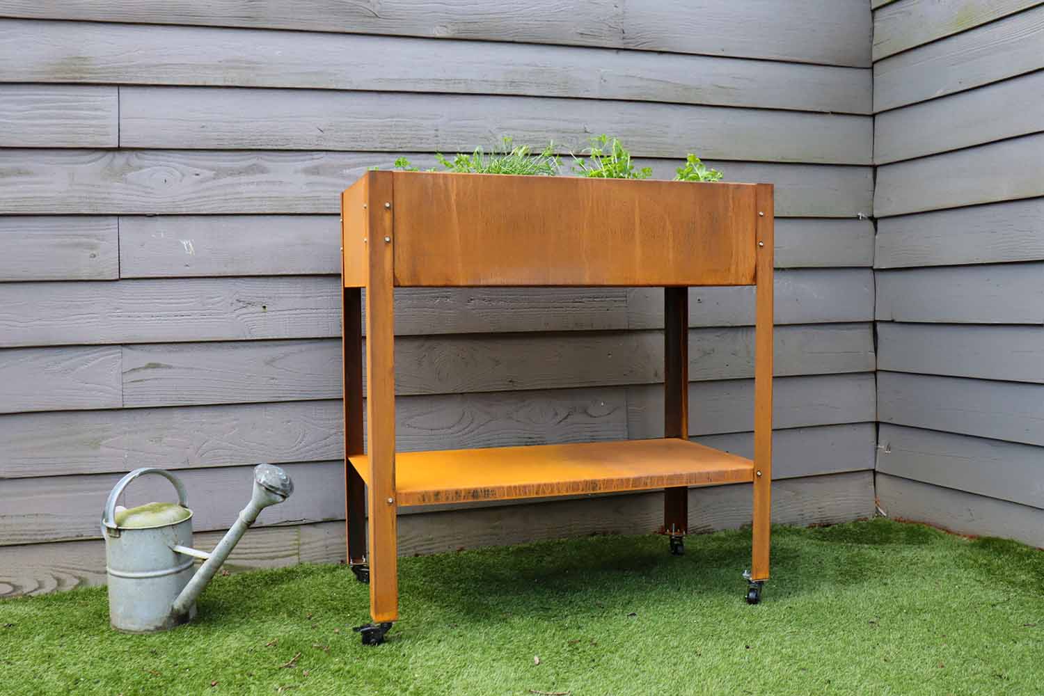 Kweektafel van cortenstaal op wielen