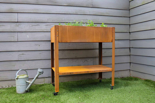 Kweektafel van cortenstaal op wielen