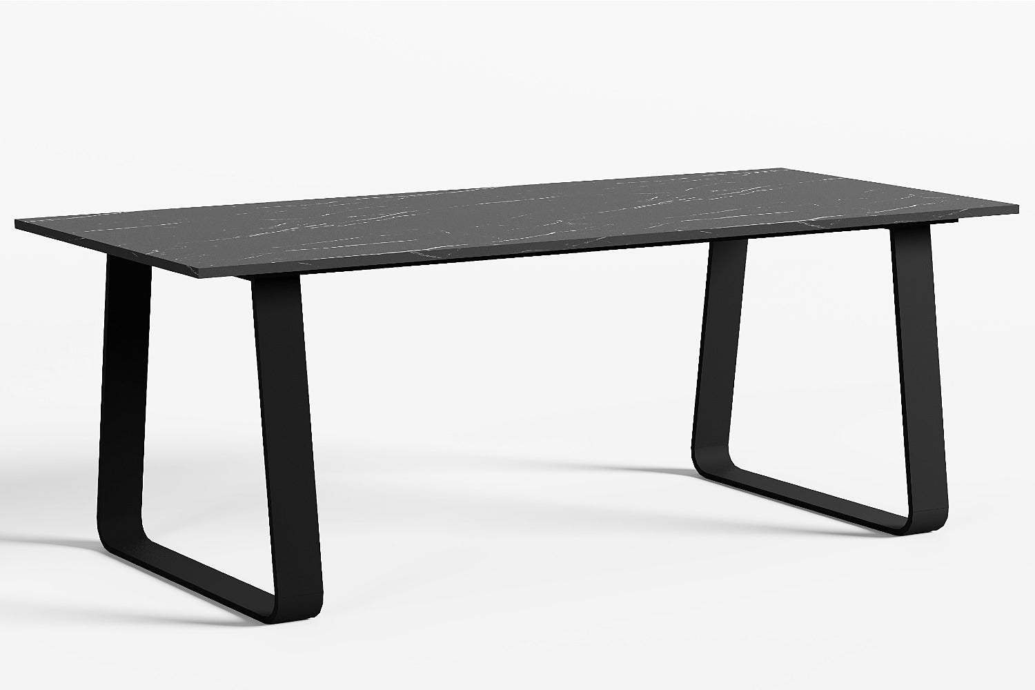 Buitenleven, tuintafel, eettafel met een keramiek, dekton blad op een trapezium zwart stalen frame.