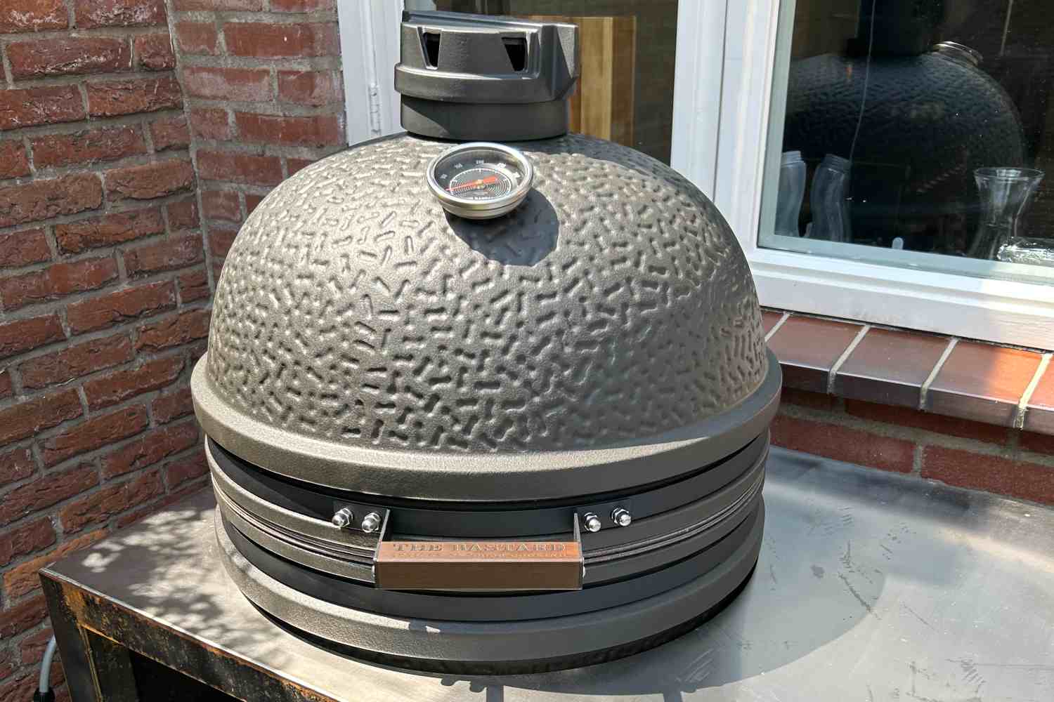Close Up van de Bastard Urban Large Sole ingebouwd in een buitenkeuken